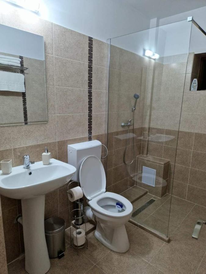 Hotel Yuka Vama Veche Exteriér fotografie