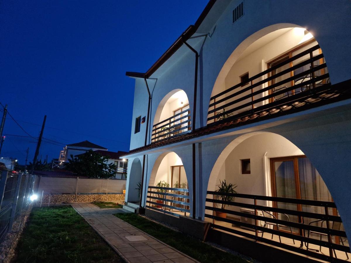 Hotel Yuka Vama Veche Exteriér fotografie