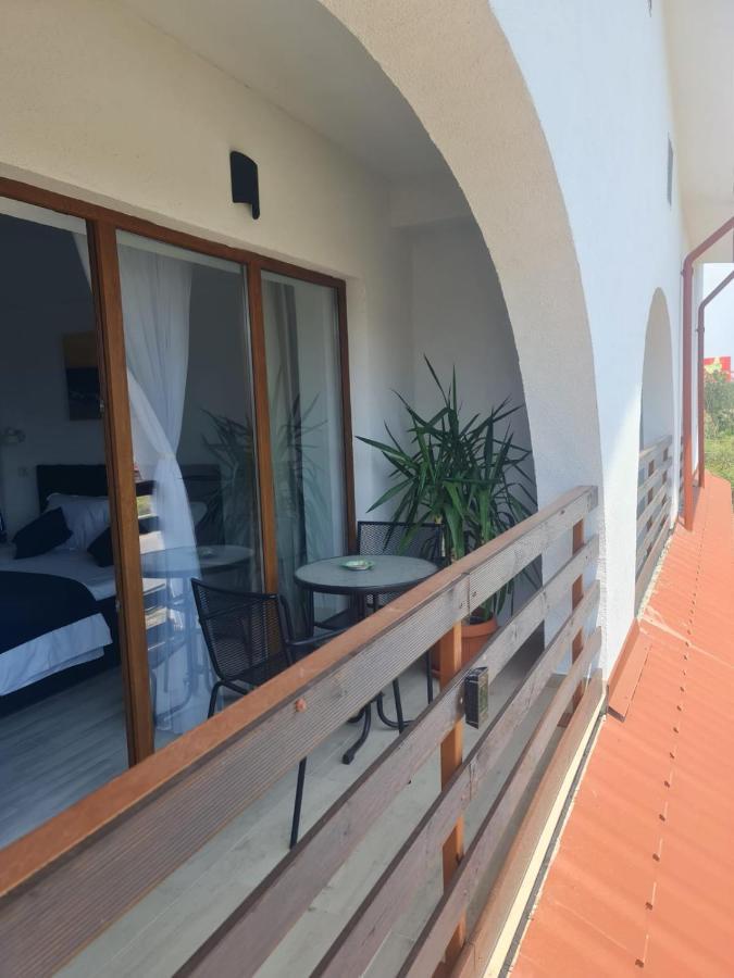 Hotel Yuka Vama Veche Exteriér fotografie