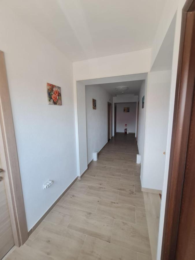 Hotel Yuka Vama Veche Exteriér fotografie